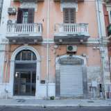 Su via De Deo (18 saracinesche abbassate) spicca infine l�insegna sbiadita dello studio video �Av digital production�...